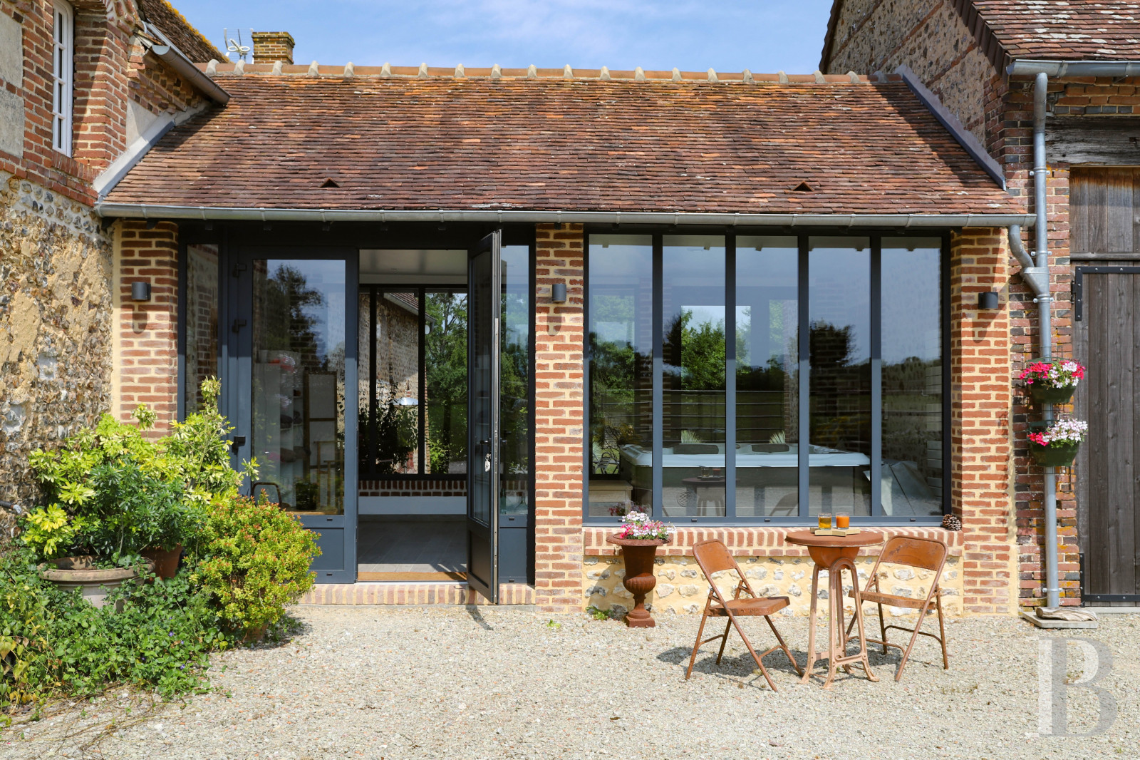 A former 18th century farmhouse with carefully renovated outbuildings on the edge of a forest in Perche - photo  n°32